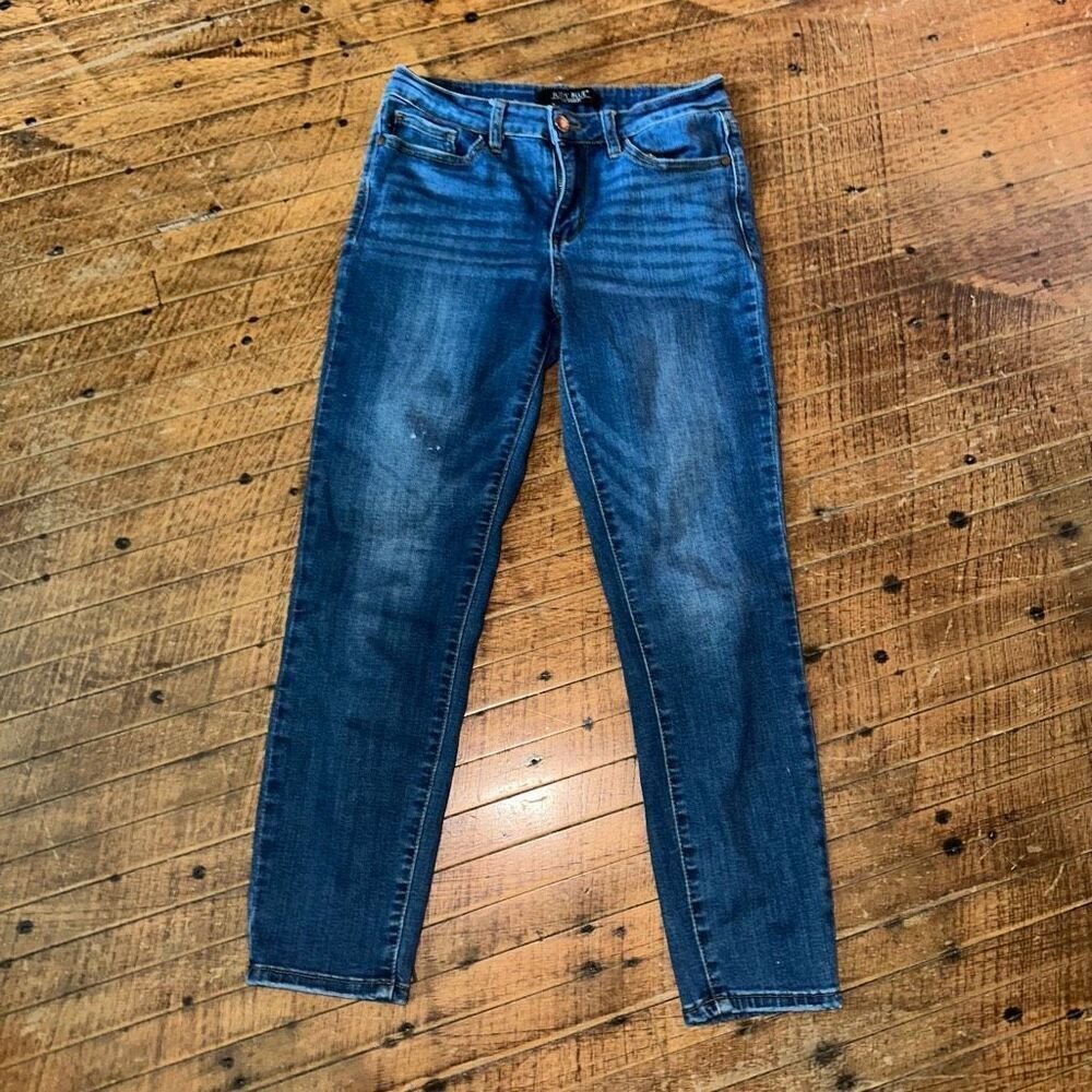 Judy Blue dark wash distressed 28 relaxed boutique jeans